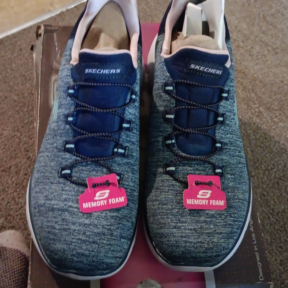 SKECHERS MEMORY FOAM BLUE SIZE 9 WOMANS SHOE